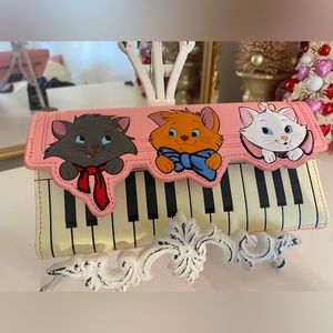 NWT Disney loungefly wallet.